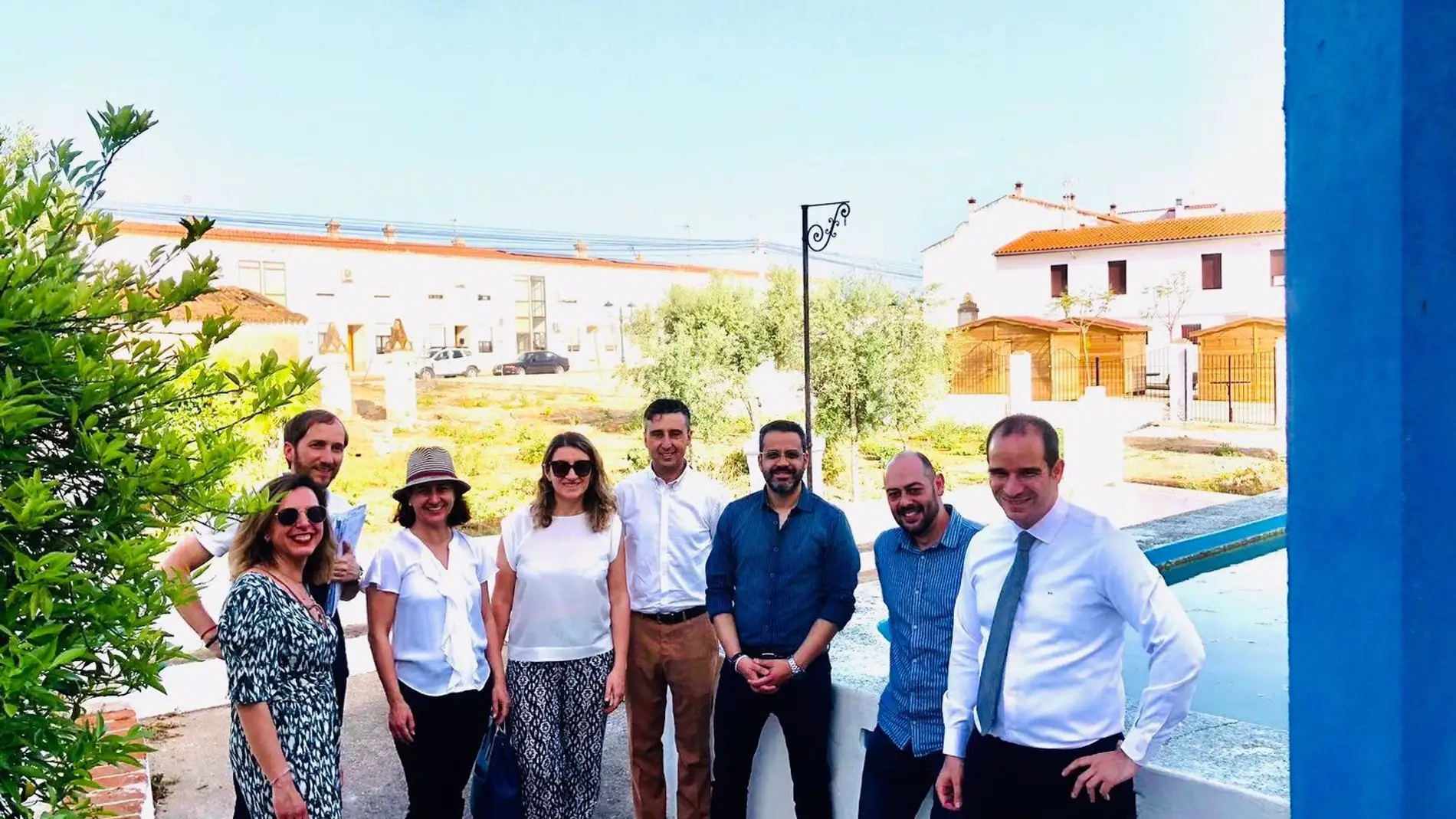 Una delegación del Ministerio de Turismo visitan Olivenza y Cheles para conocer el curso de planes de sostenibilidad