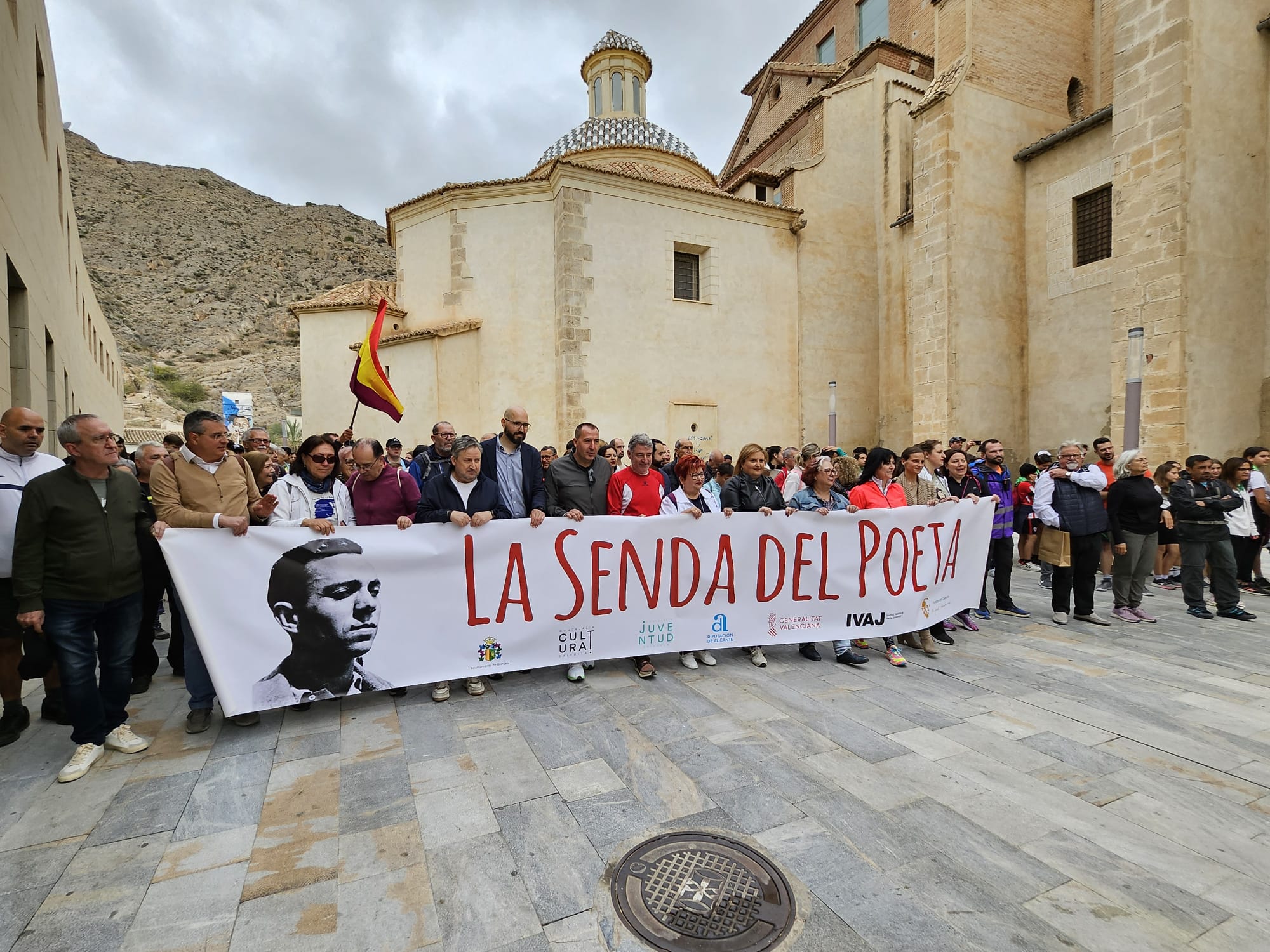 Más de 1.300 senderistas recorren este fin de semana la Senda del Poeta Miguel Hernández Más de 1.300 senderistas recorren este fin de semana la Senda del Poeta Miguel Hernández
