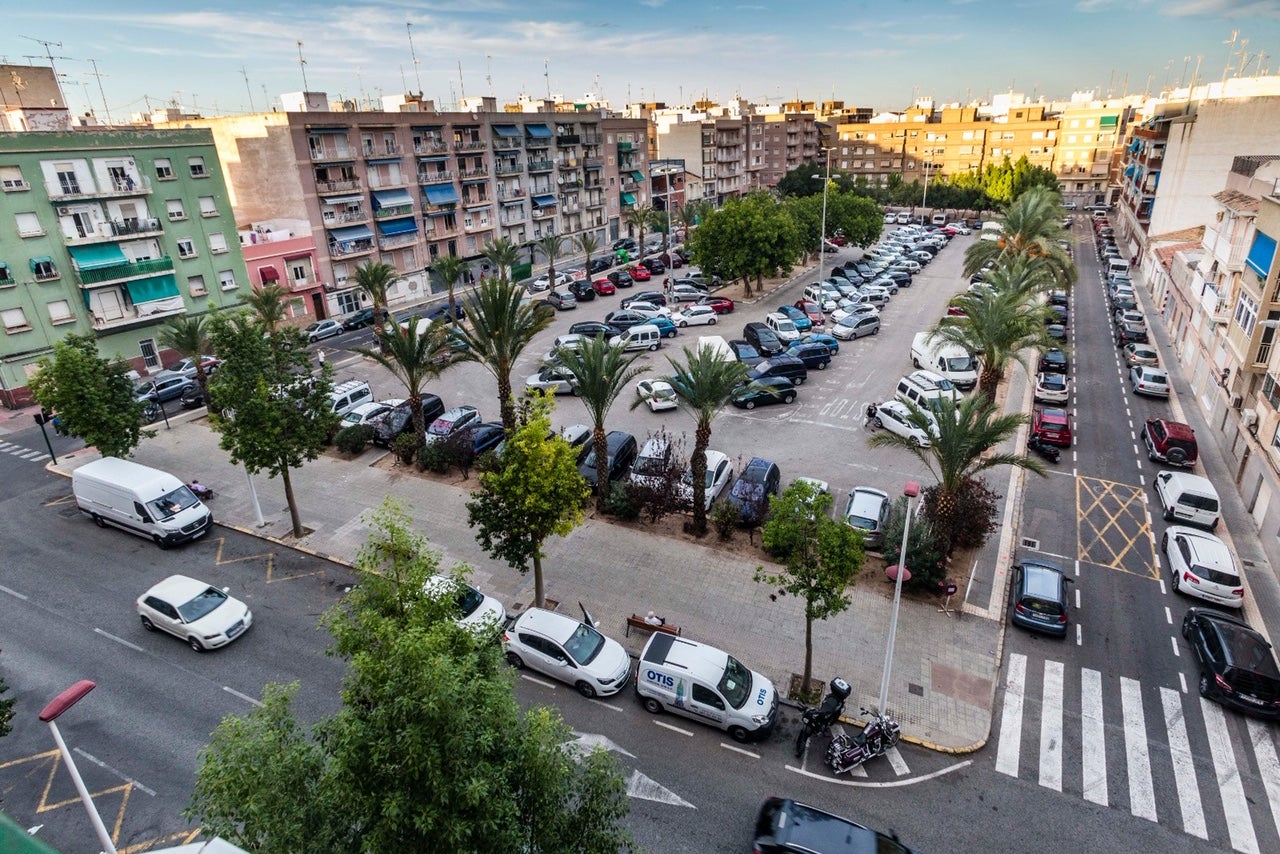 El mercadillo Plaza Barcelona de Elche se traslada temporalmente a la parcela de Jayton El mercadillo Plaza Barcelona de Elche se traslada temporalmente a la parcela de Jayton