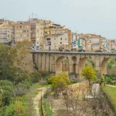 Villajoyosa creará un banco de tierra vegetal para poder almacenar las sobrantes de proyectos urbanísticos y poder reutilizarlas en jardines y huertos Villajoyosa creará un banco de tierra vegetal para poder almacenar las sobrantes de proyectos urbanísticos y poder reutilizarlas en jardines y huertos