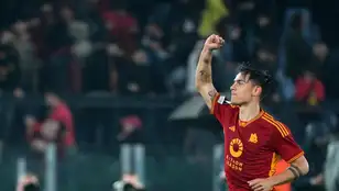 Paulo Dybala celebra un gol con la Roma