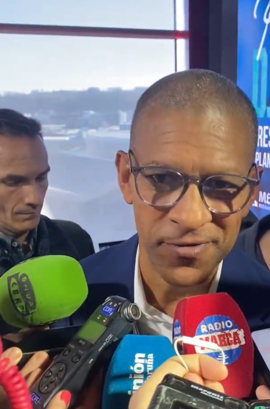 Presentado el Puro Djalminha en el MEGA de Estrella Galicia y visita de Escotet a la Ciudad Deportiva de Abegondo Presentado el Puro Djalminha en el MEGA de Estrella Galicia y visita de Escotet a la Ciudad Deportiva de Abegondo