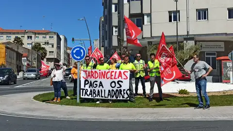 Protestas de trabajadores de Jardincelas Afectados por impagos en Cambre y Culleredo.