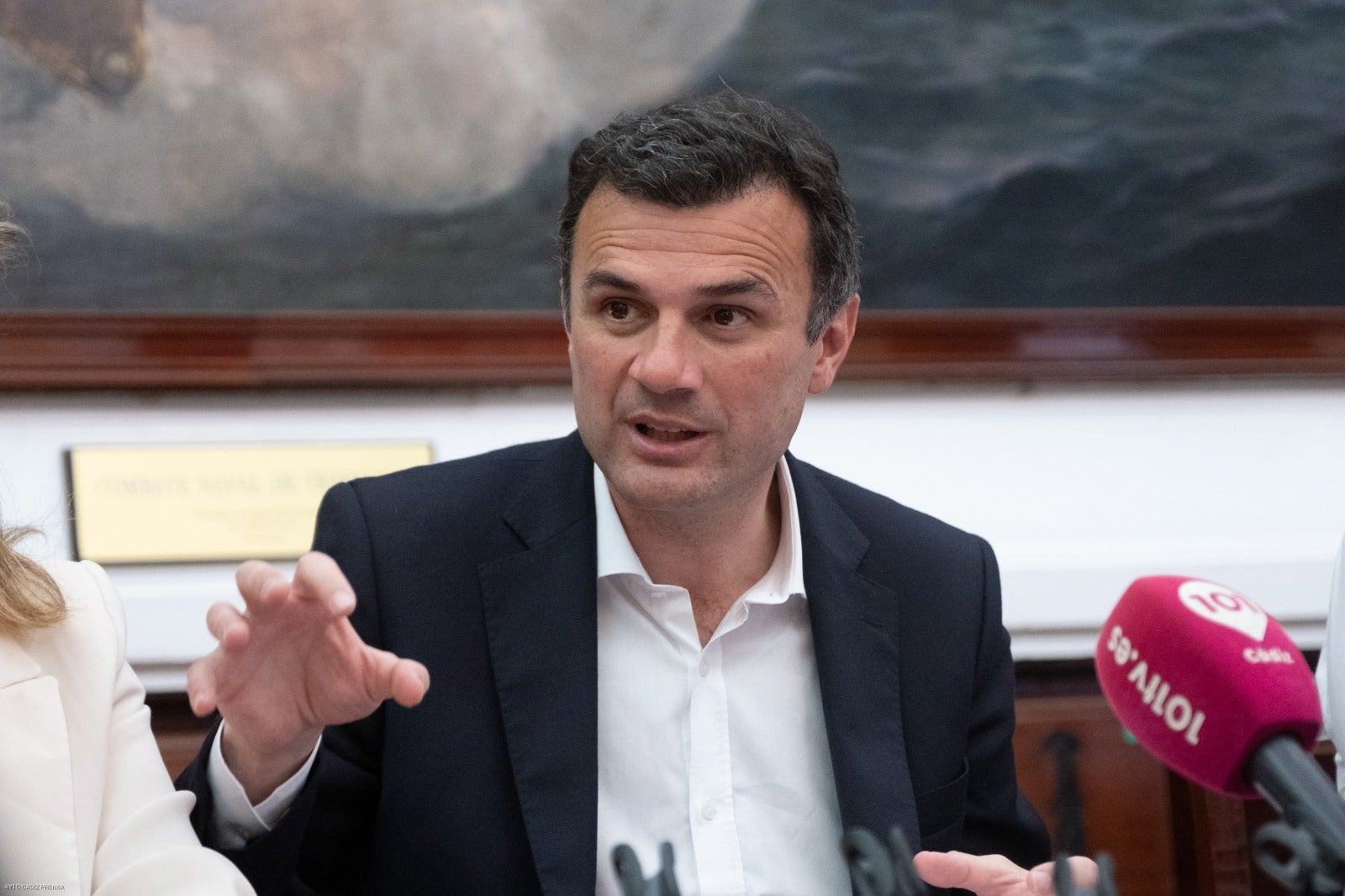 El Ayuntamiento de Cádiz invertirá más de 700.000 euros en la renovación de los suelos de caucho de parques infantiles El Ayuntamiento de Cádiz invertirá más de 700.000 euros en la renovación de los suelos de caucho de parques infantiles