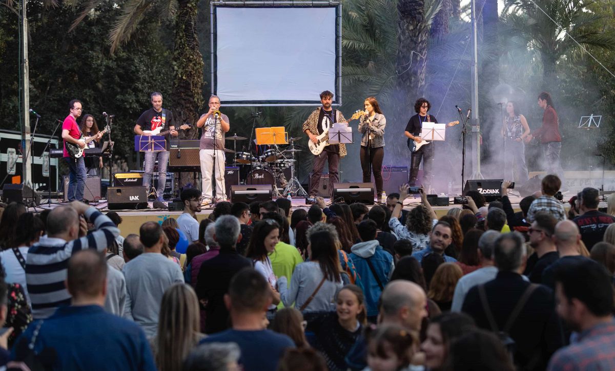 El Hort de Baix reúne este sábado a músicos de los institutos de Elche en la II Mostra de Rock Intercentres El Hort de Baix reúne este sábado a músicos de los institutos de Elche en la II Mostra de Rock Intercentres