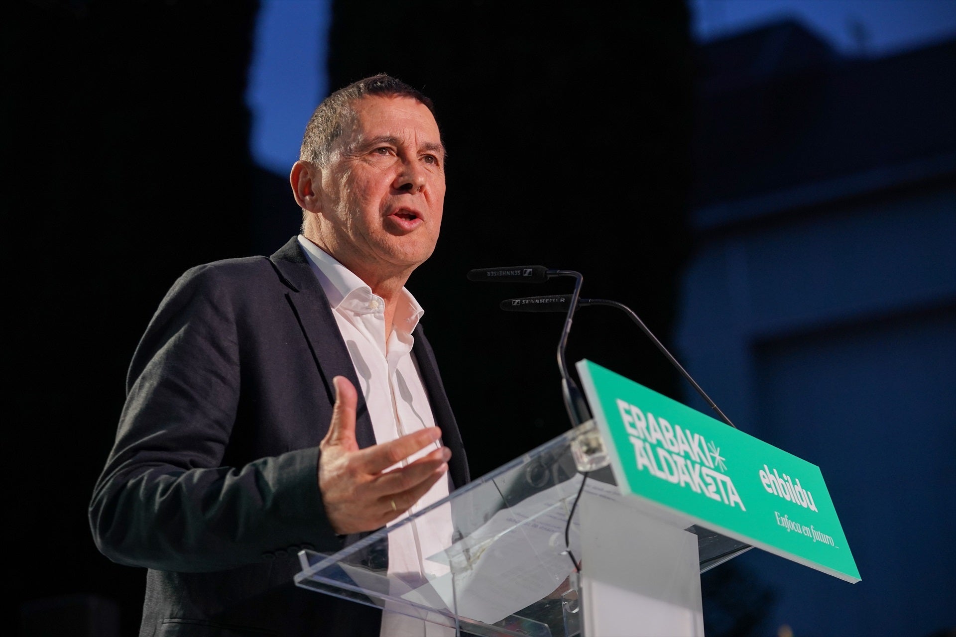 Las claves de La Brújula: "Otegi es equiparable a cualquier otro etarra que se nos venga a la mente" Las claves de La Brújula: "Otegi es equiparable a cualquier otro etarra que se nos venga a la mente"