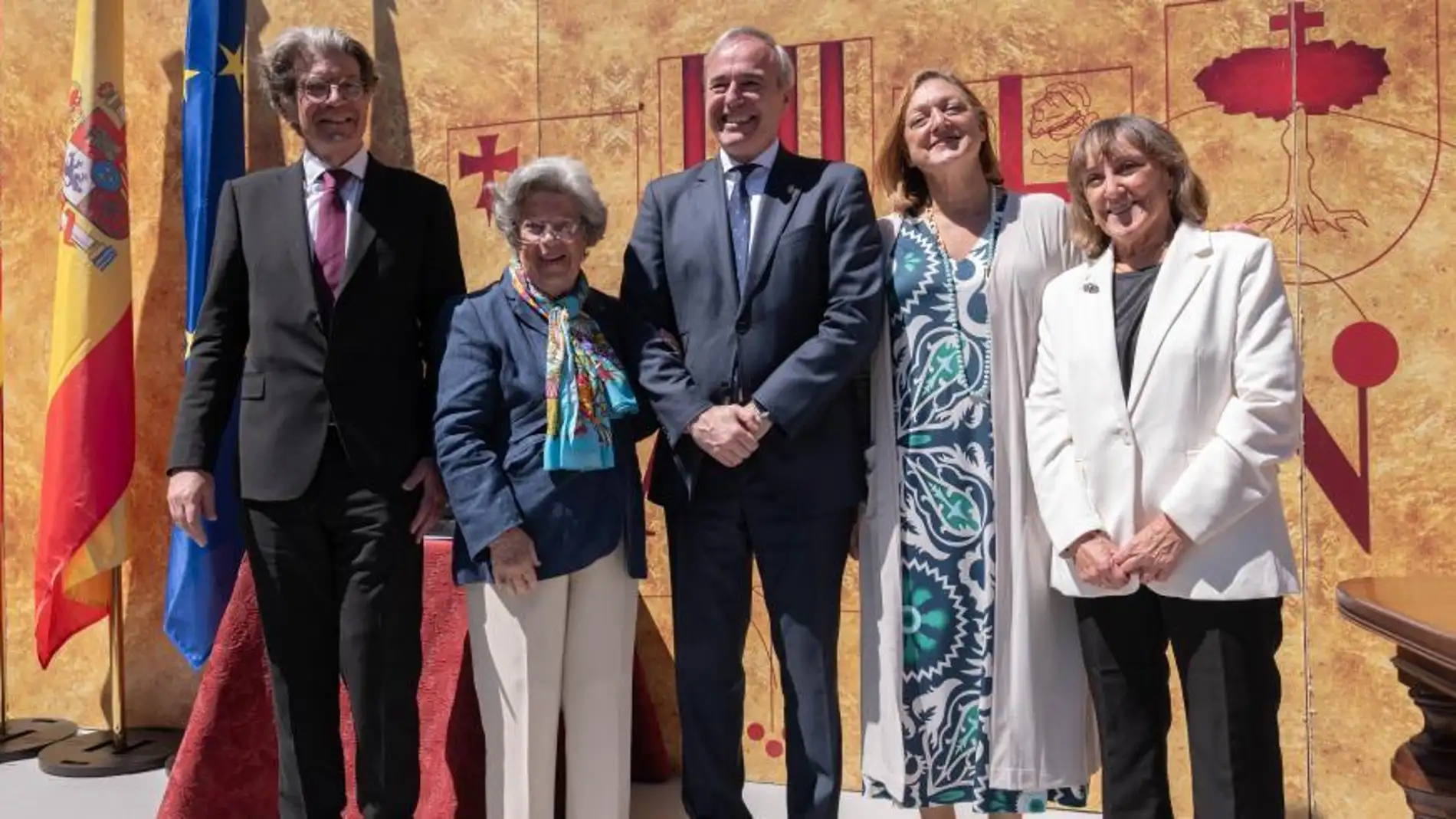 Azcón reivindica la igualdad de los aragoneses y la unidad de España en el día de Aragón