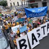 Manifestaciones en toda Canarias exigiendo el fin del modelo turístico de masas | 1 Manifestaciones en toda Canarias exigiendo el fin del modelo turístico de masas | 1