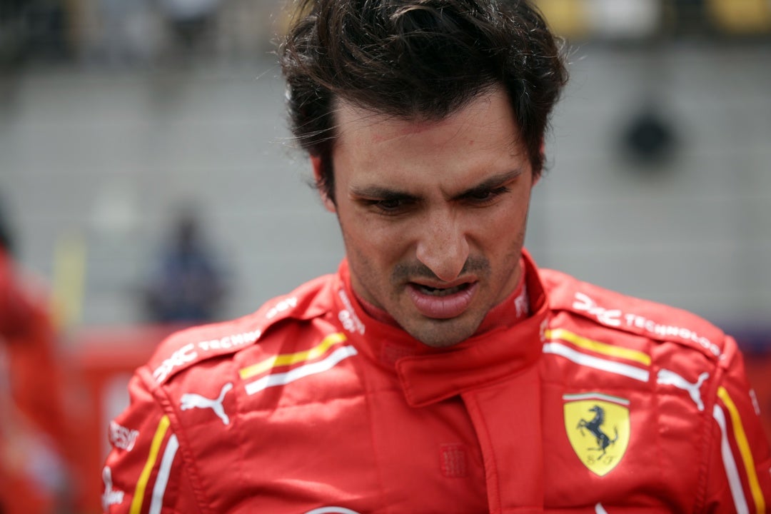 Sainz cree que la maniobra "optimista" de Alonso terminó costándole el sprint a ambos Sainz cree que la maniobra "optimista" de Alonso terminó costándole el sprint a ambos