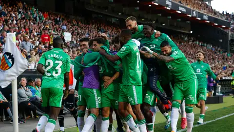 (1-2) Un Betis fuerte vuelve a posiciones europeas (1-2) Un Betis fuerte vuelve a posiciones europeas