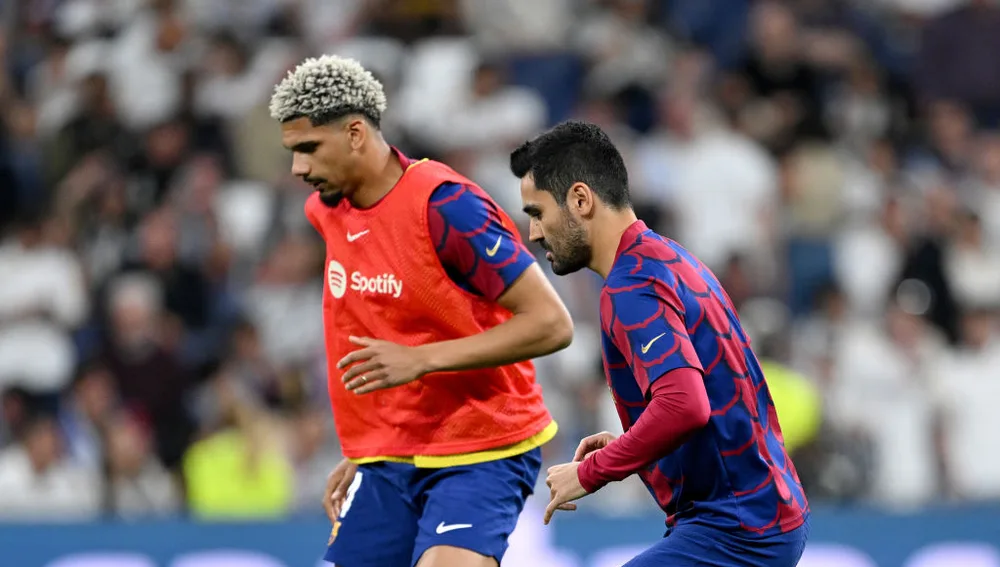 Gundogan y Araujo calientan juntos en el Bernabéu antes del Clásico