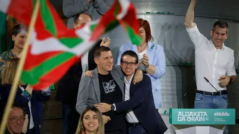 El candidato de EHBildu, Pello Otxandiano y el Coordinador General del partido, Arnaldo Otegi El candidato de EHBildu, Pello Otxandiano y el Coordinador General del partido, Arnaldo Otegi