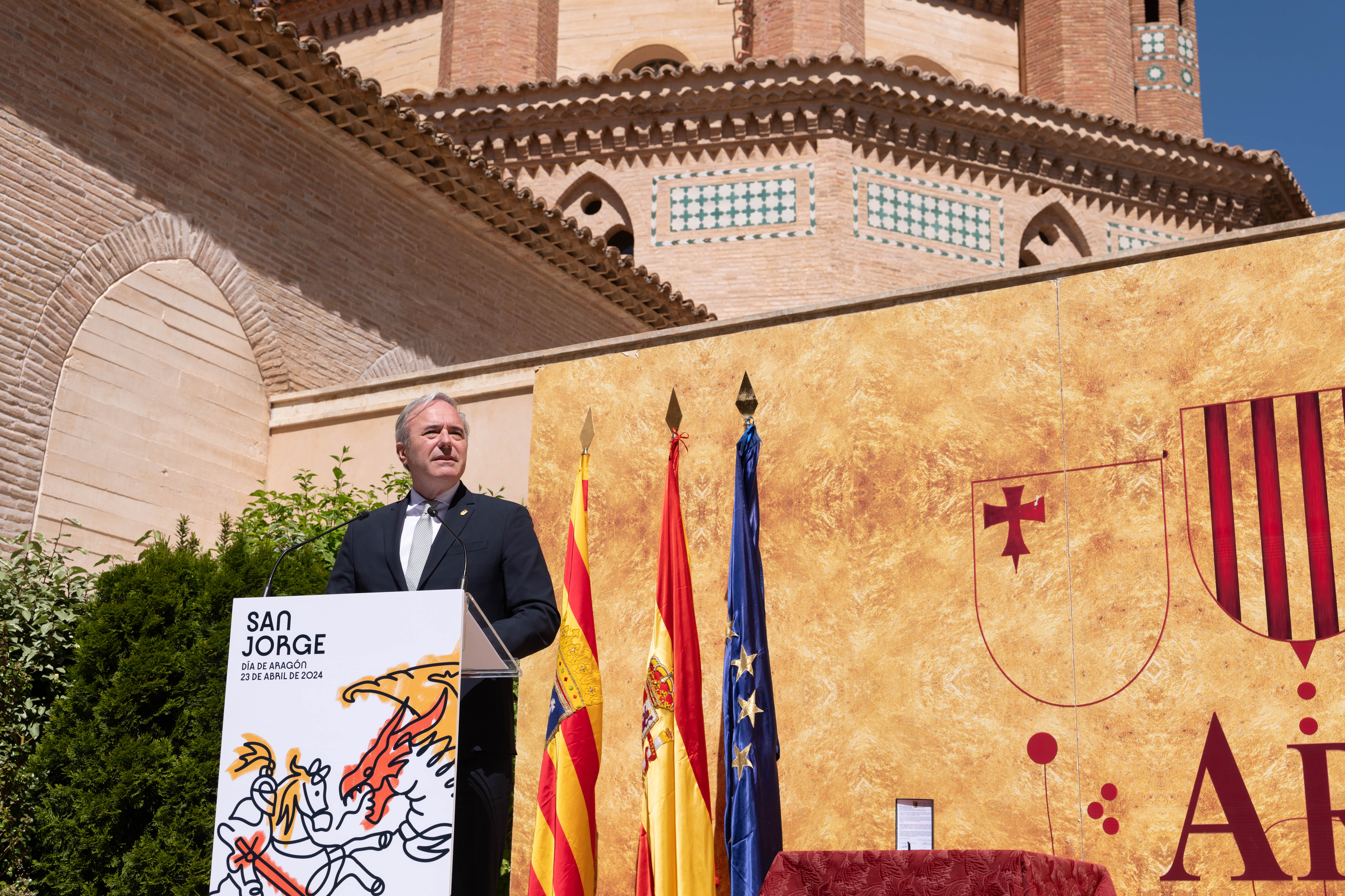 Azcón promete "dejarse la piel" por Teruel y carga contra el independentismo Azcón promete "dejarse la piel" por Teruel y carga contra el independentismo
