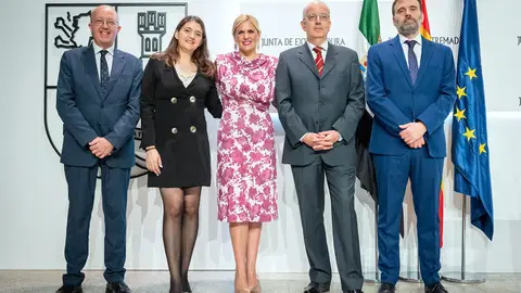 Constituida la comisión de expertos para reformar la Ley de Función Pública y avanzar hacia una Administración más cercana, rápida y eficaz Constituida la comisión de expertos para reformar la Ley de Función Pública y avanzar hacia una Administración más cercana, rápida y eficaz