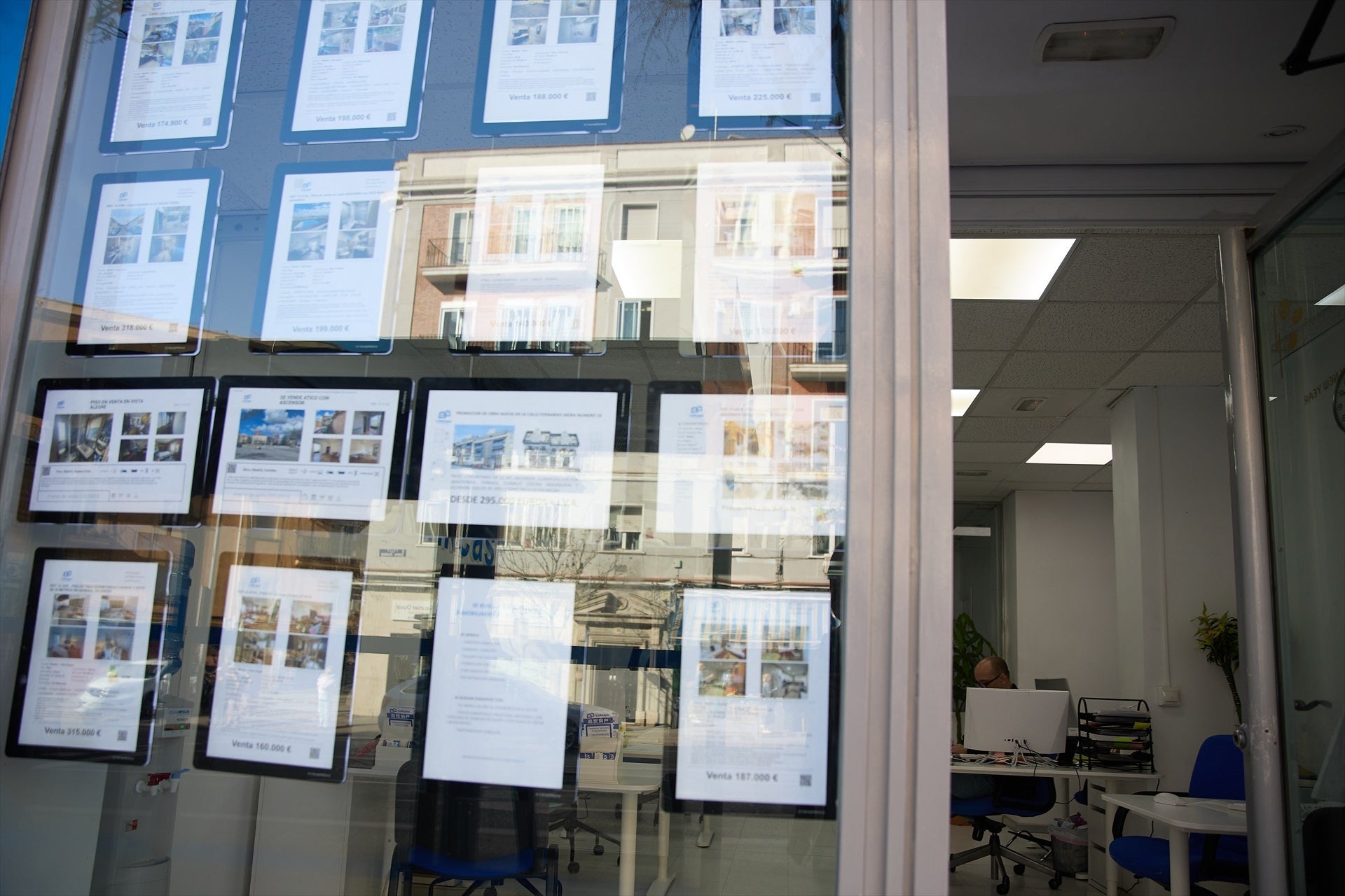 La compraventa de vivienda aumenta tras 12 meses de caída: ¿Podemos hablar de cambio de tendencia? La compraventa de vivienda aumenta tras 12 meses de caída: ¿Podemos hablar de cambio de tendencia?