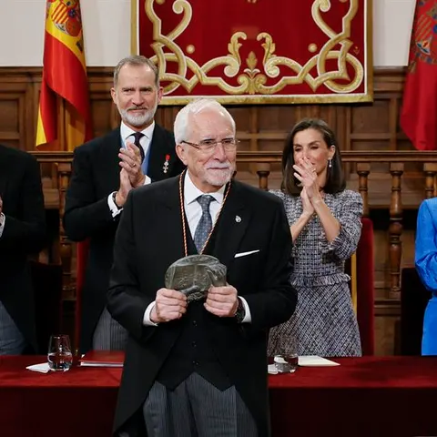  El escritor español Luis Mateo Diez, tras recibir el premio Cervantes 2023