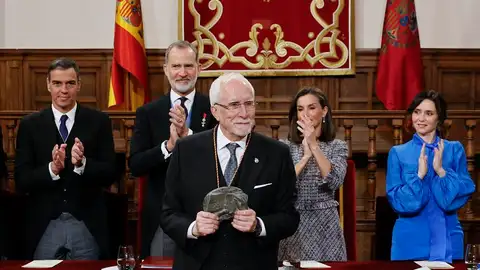 El escritor español Luis Mateo Diez, tras recibir el premio Cervantes 2023 El escritor español Luis Mateo Diez, tras recibir el premio Cervantes 2023/ EFE/Ballesteros POOL