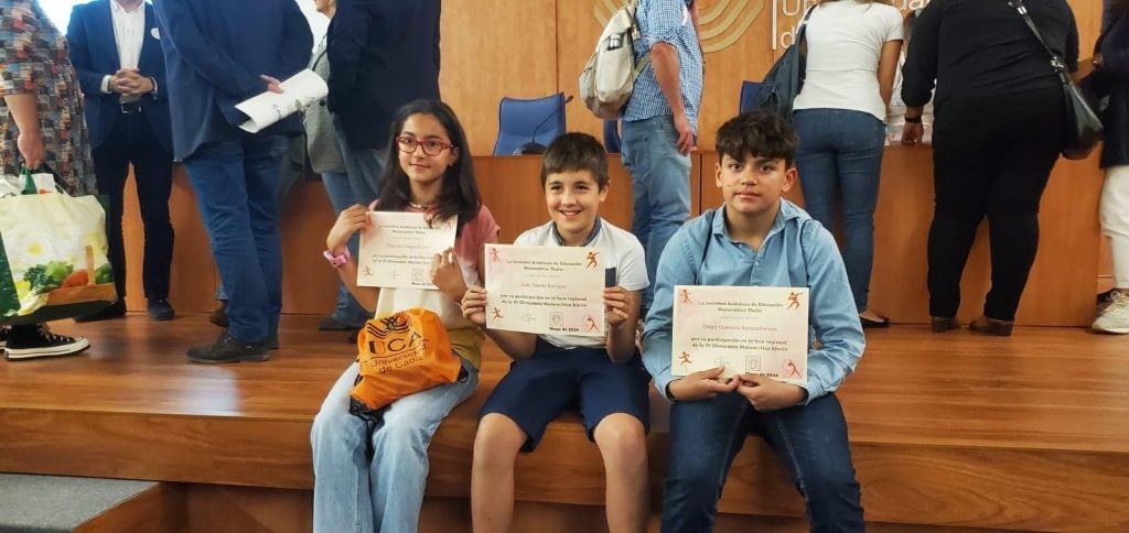 El 'entrenamiento' ante una olimpiada matemática para alumnos de sexto: "Lo importante es hacer las matemáticas atractivas" El 'entrenamiento' ante una olimpiada matemática para alumnos de sexto: "Lo importante es hacer las matemáticas atractivas"