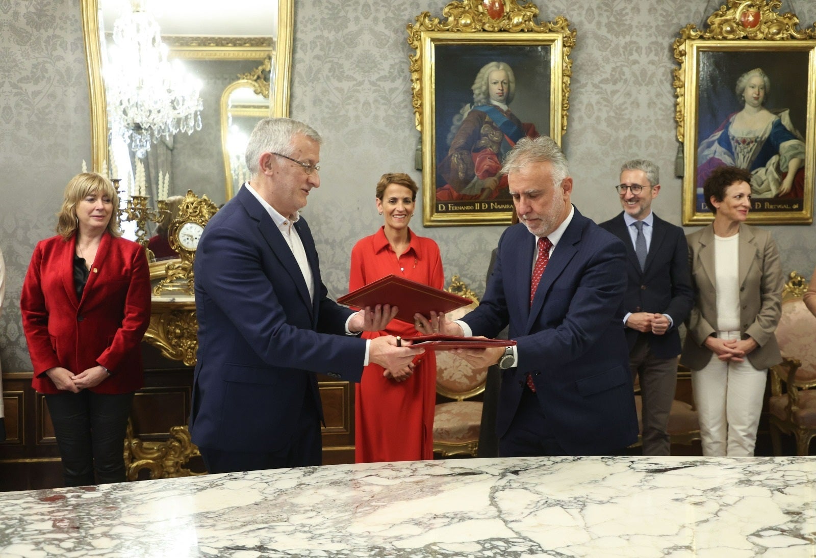 Navarra y España acuerdan incluir y "blindar" la competencia de tráfico en el Amejoramiento del Fuero Navarra y España acuerdan incluir y "blindar" la competencia de tráfico en el Amejoramiento del Fuero