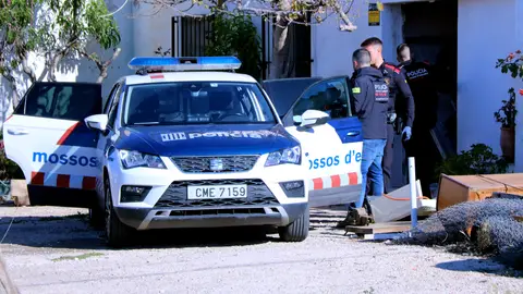 Mossos d'Esquadra en un operativo. Mossos d'Esquadra en un operativo.