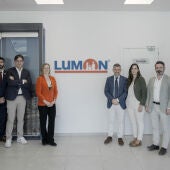 La fábrica de Lumon en España recibe la visita de la embajadora de Finlandia, Sara Rautio