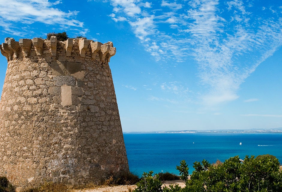 Las Torres Vigía de Santa Pola: arquitectura civil de defensa frente a los piratas Las Torres Vigía de Santa Pola: arquitectura civil de defensa frente a los piratas