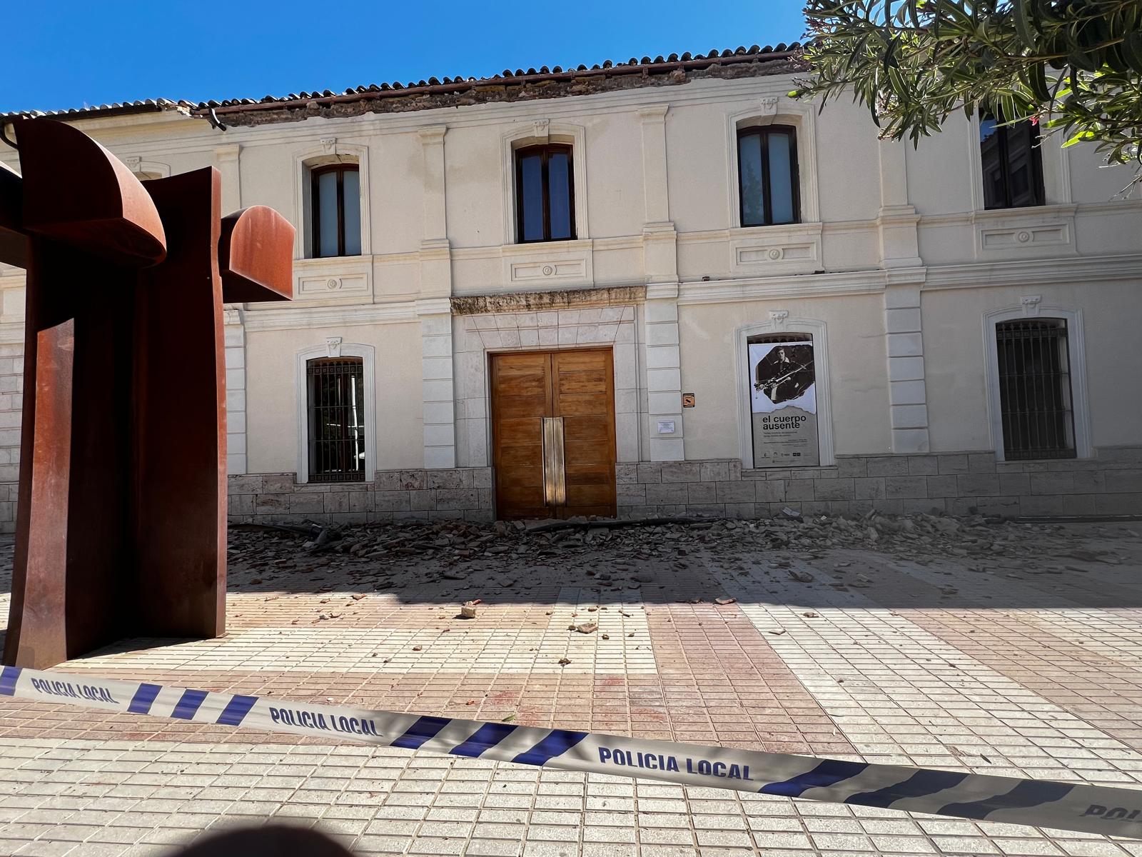 Cierran el Museo de la Merced de Ciudad Real tras desprenderse diez metros de cornisa Cierran el Museo de la Merced de Ciudad Real tras desprenderse diez metros de cornisa