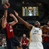 El Real Madrid toma ventaja ante Baskonia en los cuartos de la Euroliga El Real Madrid toma ventaja ante Baskonia en los cuartos de la Euroliga
