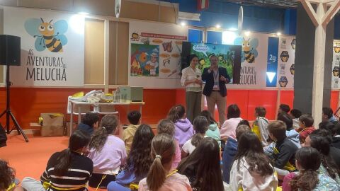 Imagen de uno de los talleres para escolares organizado por AGACAL y Mel de Galicia. Foto:Xunta