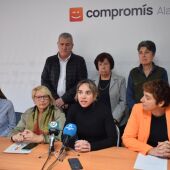 La concejala de Compromís en Alicante, Sara Llobell, con los portavoces de la formación en l'Alacantí