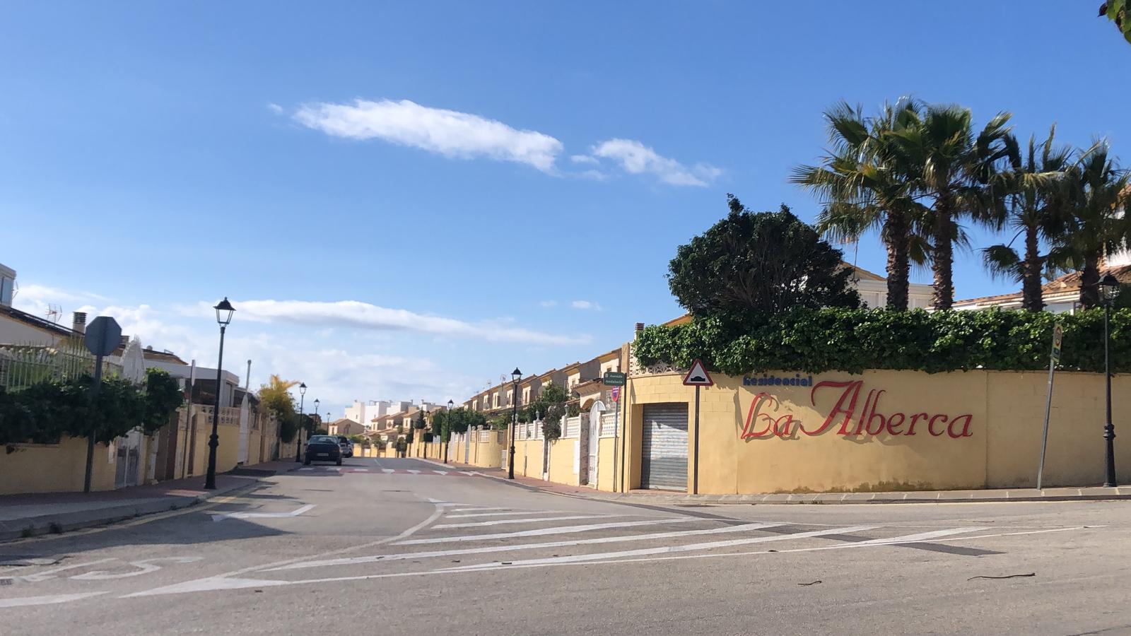 La suministradora de energía inicia la revisión de líneas de Polop tras la movilización vecinal generada por los reiterados cortes de luz La suministradora de energía inicia la revisión de líneas de Polop tras la movilización vecinal generada por los reiterados cortes de luz