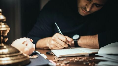 La mitad de la poblaci&oacute;n ha reducido gastos en vivienda, energ&iacute;a y cesta de la compra