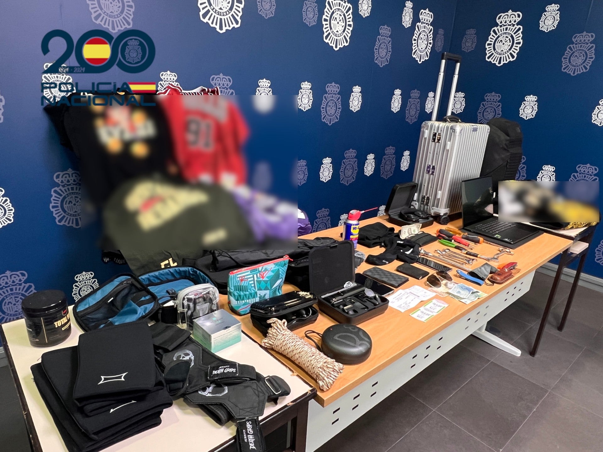Detenidos en Alicante dos violentos delincuentes a los que se atribuyen cinco robos en viviendas Detenidos en Alicante dos violentos delincuentes a los que se atribuyen cinco robos en viviendas