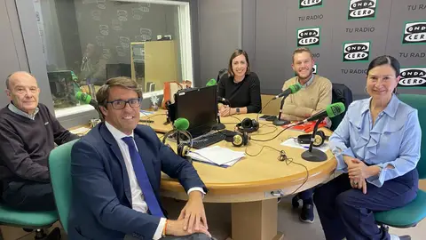 Profesor José Ruiz, Juan de Dios Navarro, Esther Díez, Mariano Valera y Mayte Vilaseca Profesor José Ruiz, Juan de Dios Navarro, Esther Díez, Mariano Valera y Mayte Vilaseca