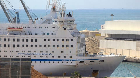 El barco detenido por Capitanía Marítima en el puerto de Alicante