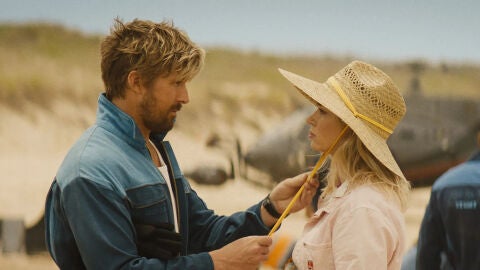 Los actores Ryan Gosling y Emily Blunt, en una imagen promocional de 'El especialista'