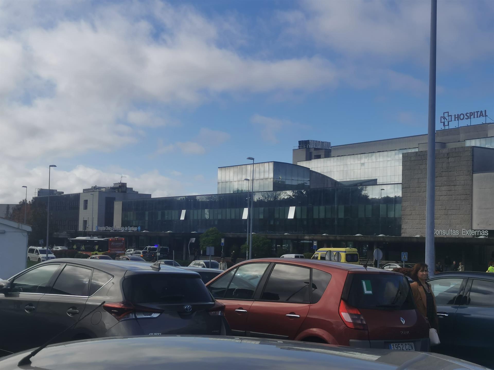 La alcaldesa de Santiago se reunirá el próximo jueves con la Xunta para abordar una "solución" al aparcamiento del CHUS La alcaldesa de Santiago se reunirá el próximo jueves con la Xunta para abordar una "solución" al aparcamiento del CHUS
