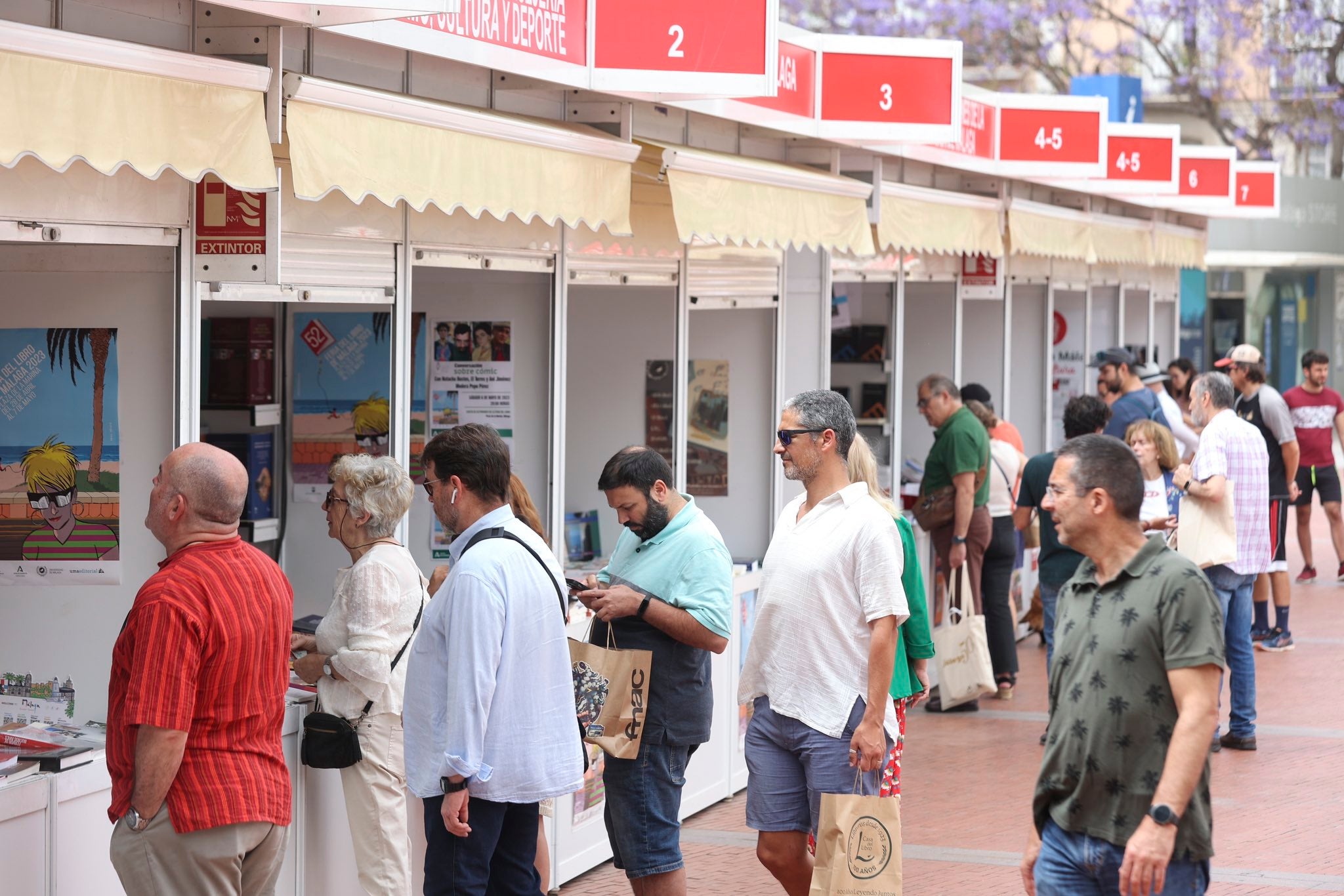 La Feria del Libro de Málaga consolida este año la vuelta al emplazamiento original del Paseo del Parque con el aumento del número de visitas La Feria del Libro de Málaga consolida este año la vuelta al emplazamiento original del Paseo del Parque con el aumento del número de visitas