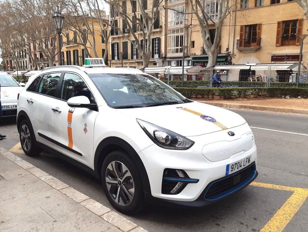 Taxistas de Palma denuncian un bloqueo en la tramitación de licencias por parte de Cort y advierten de graves perjuicios económicos Taxistas de Palma denuncian un bloqueo en la tramitación de licencias por parte de Cort y advierten de graves perjuicios económicos