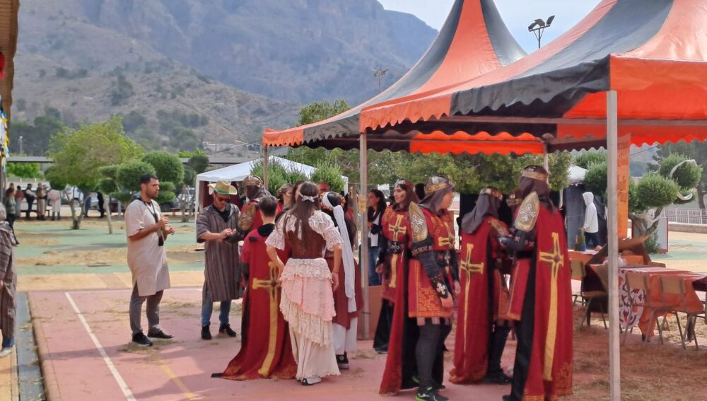 Alumnos y profesores de San José Obrero recrean la 'Orihuela en el Medievo'