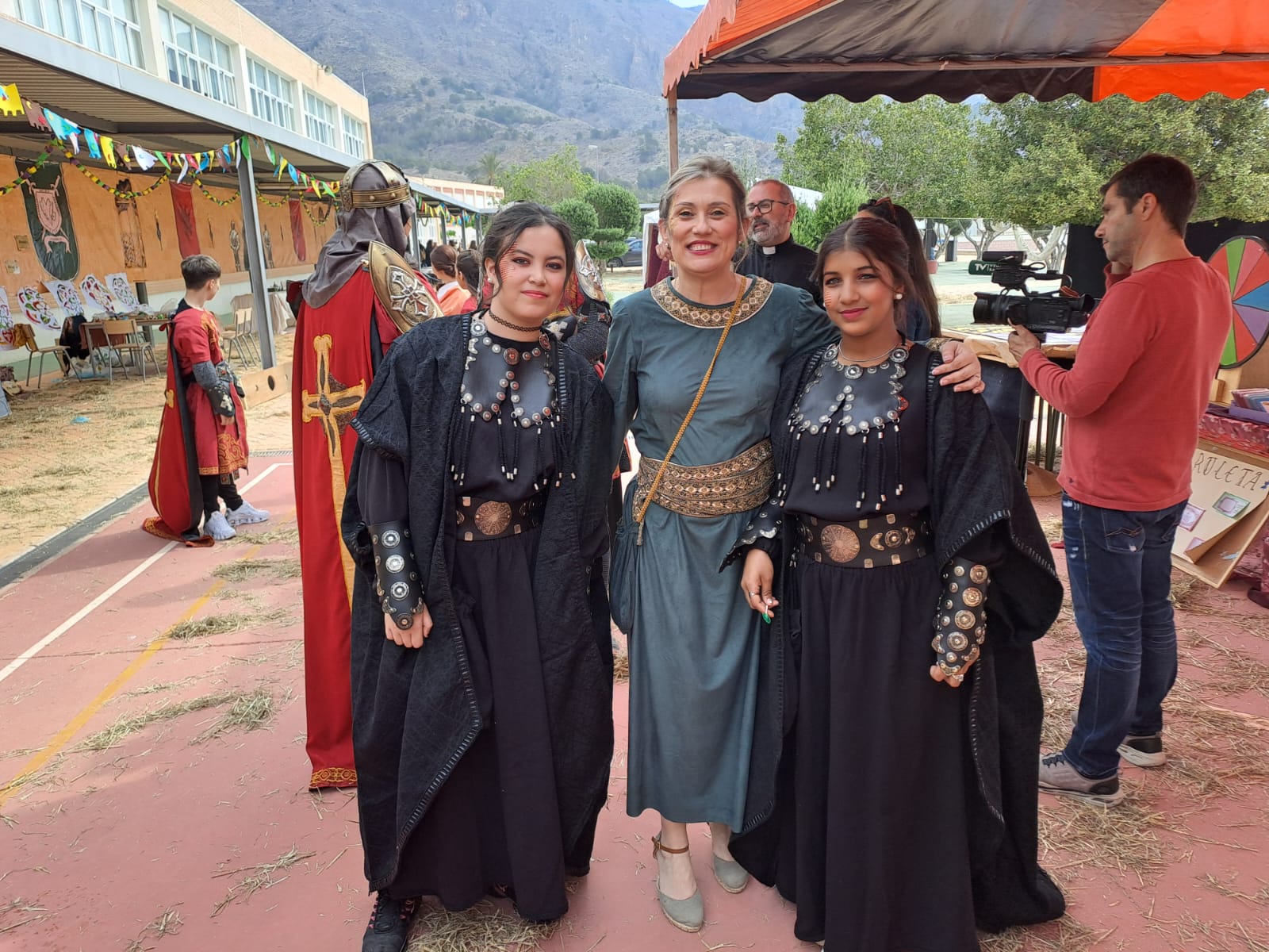 Alumnos y profesores de San José Obrero recrean la 'Orihuela en el Medievo' Alumnos y profesores de San José Obrero recrean la 'Orihuela en el Medievo'