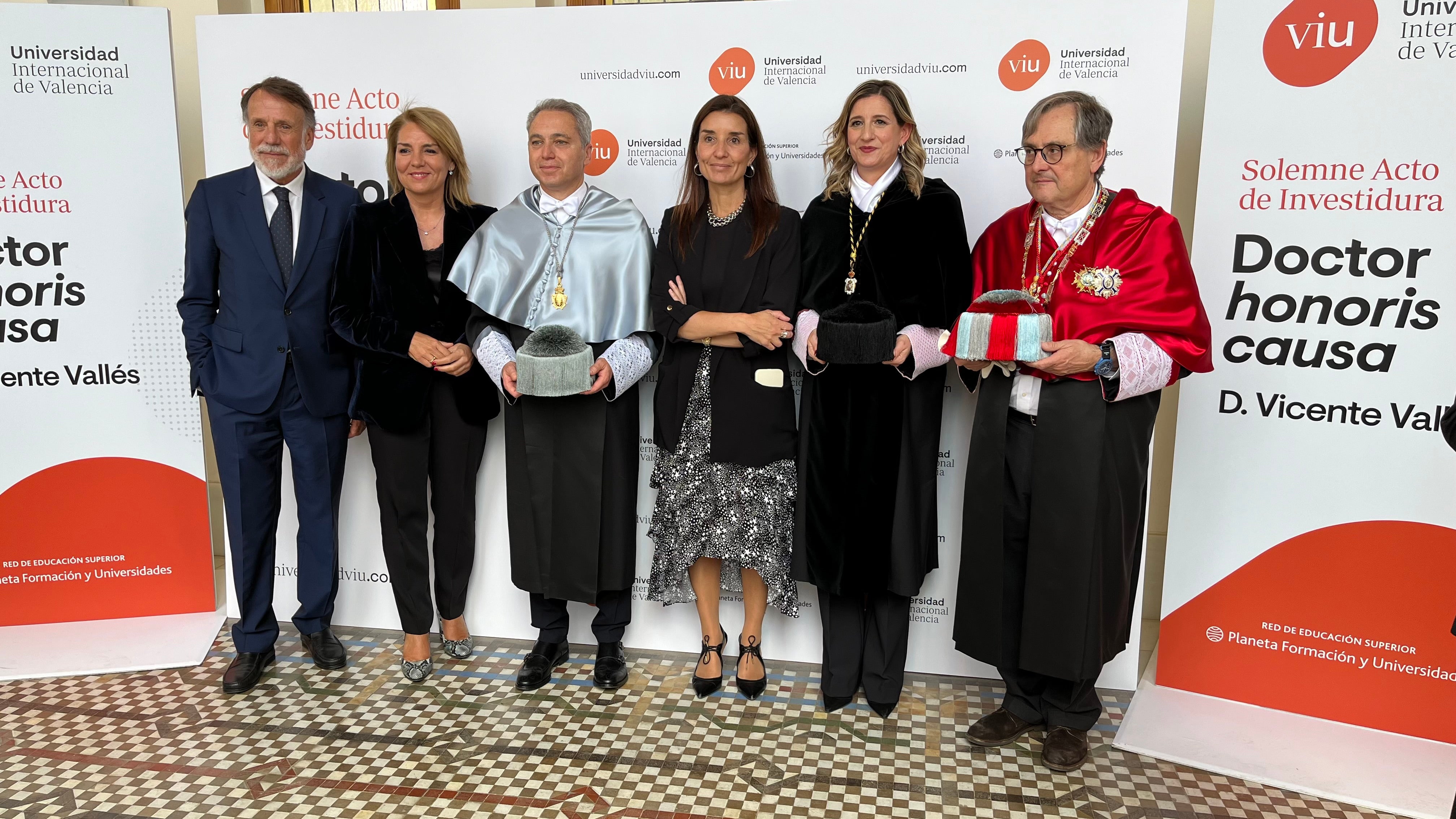 Vicente Vallés, doctor 'honoris causa' por la Universidad Internacional de Valencia Vicente Vallés, doctor 'honoris causa' por la Universidad Internacional de Valencia