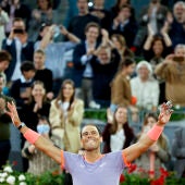 El tenista español Rafa Nadal celebra su victoria en el partido ante el australiano Alex de Miñaur. 