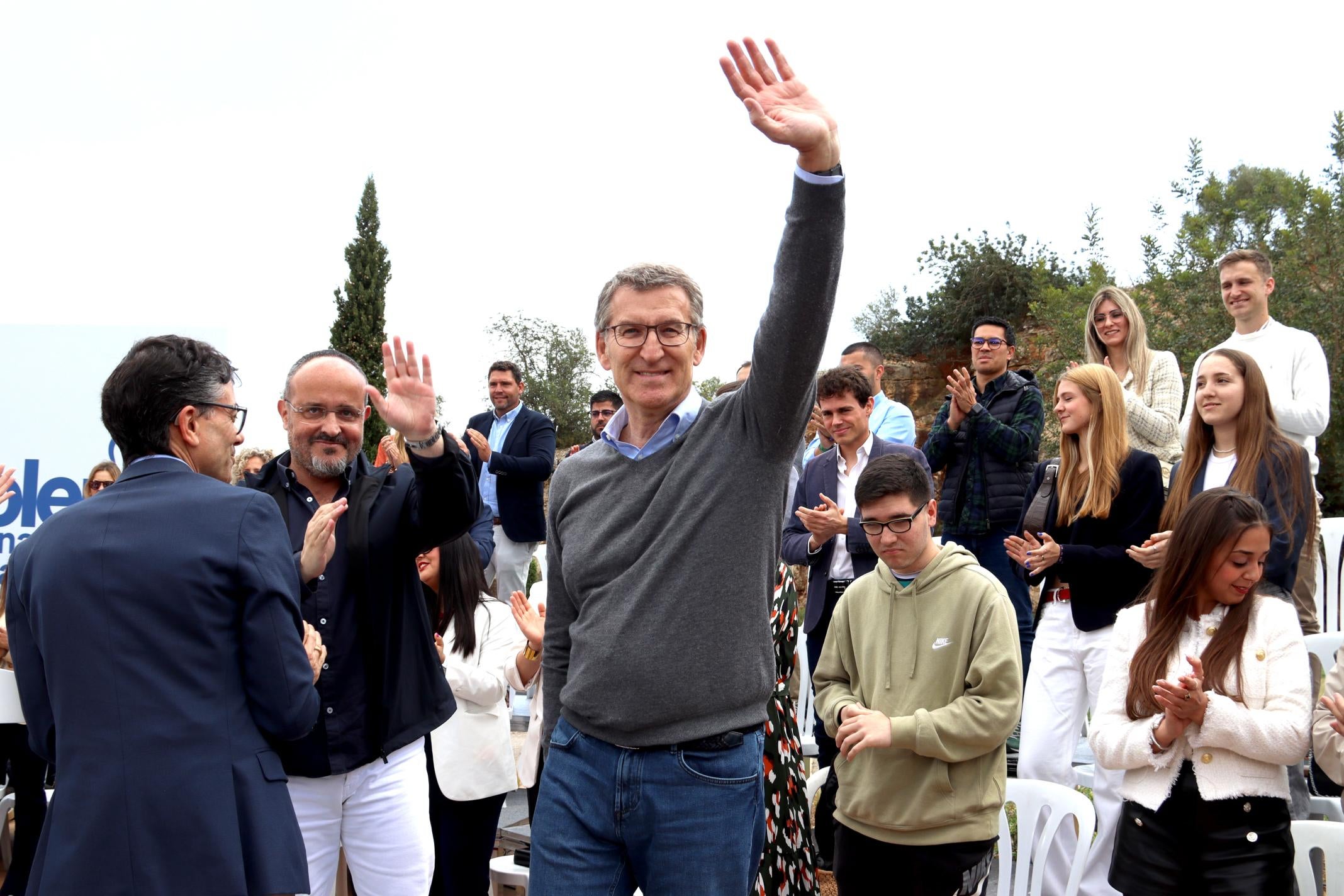 Críticas a Pedro Sánchez y la entrada de Feijóo en la campaña Críticas a Pedro Sánchez y la entrada de Feijóo en la campaña