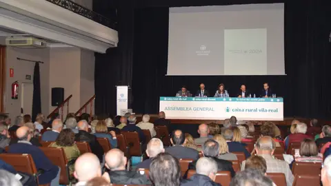 Asamble general en el salón de actos del edifcio de la Caixa Rural. Asamble general en el salón de actos del edifcio de la Caixa Rural.