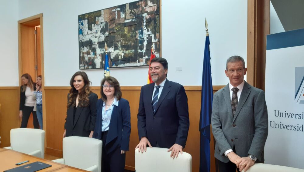 Momentos previos a la firma del convenio 