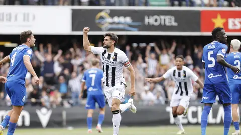Óscar Gil celebra su gol frente al Melilla Óscar Gil celebra su gol frente al Melilla