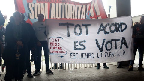 Protesta dels funcionaris de presons a la seu del departament de Just&iacute;cia.