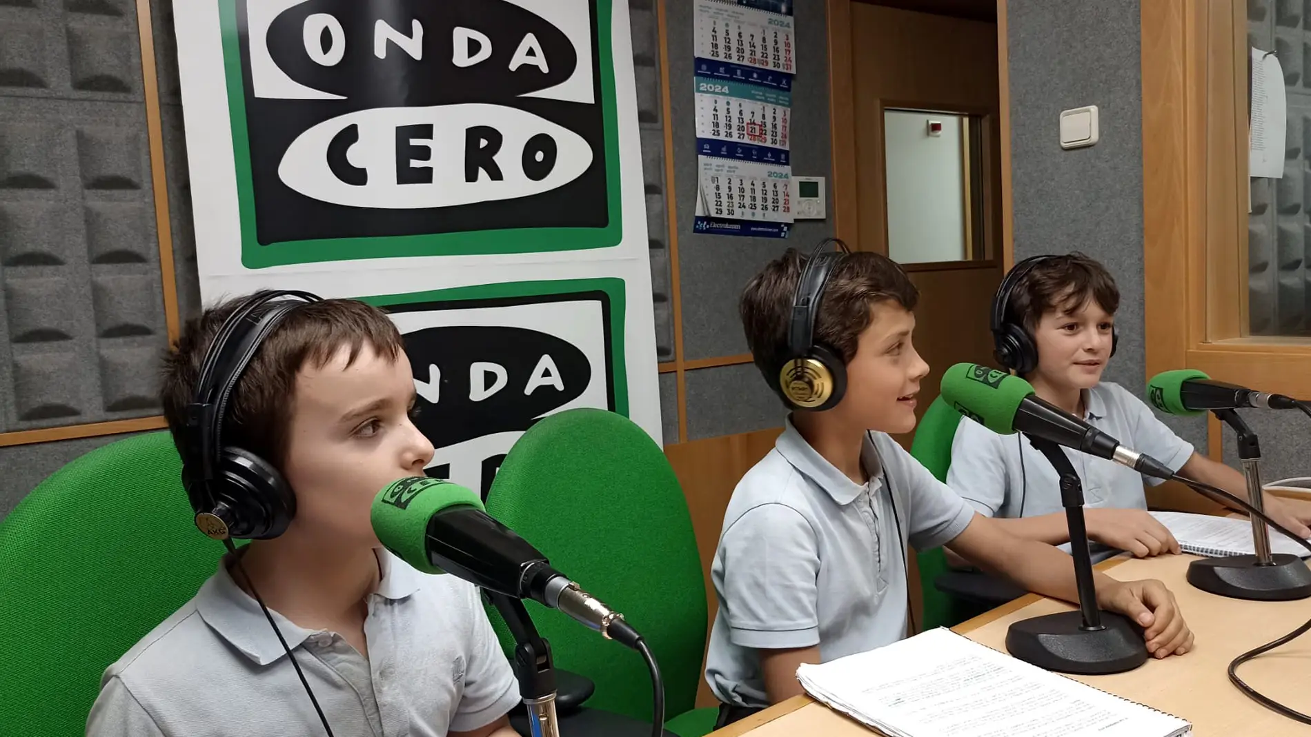 Los alumnos finalistas del concurso ‘El Redín Declama’, graban un podcast con sus declamaciones en Onda Cero Navarra