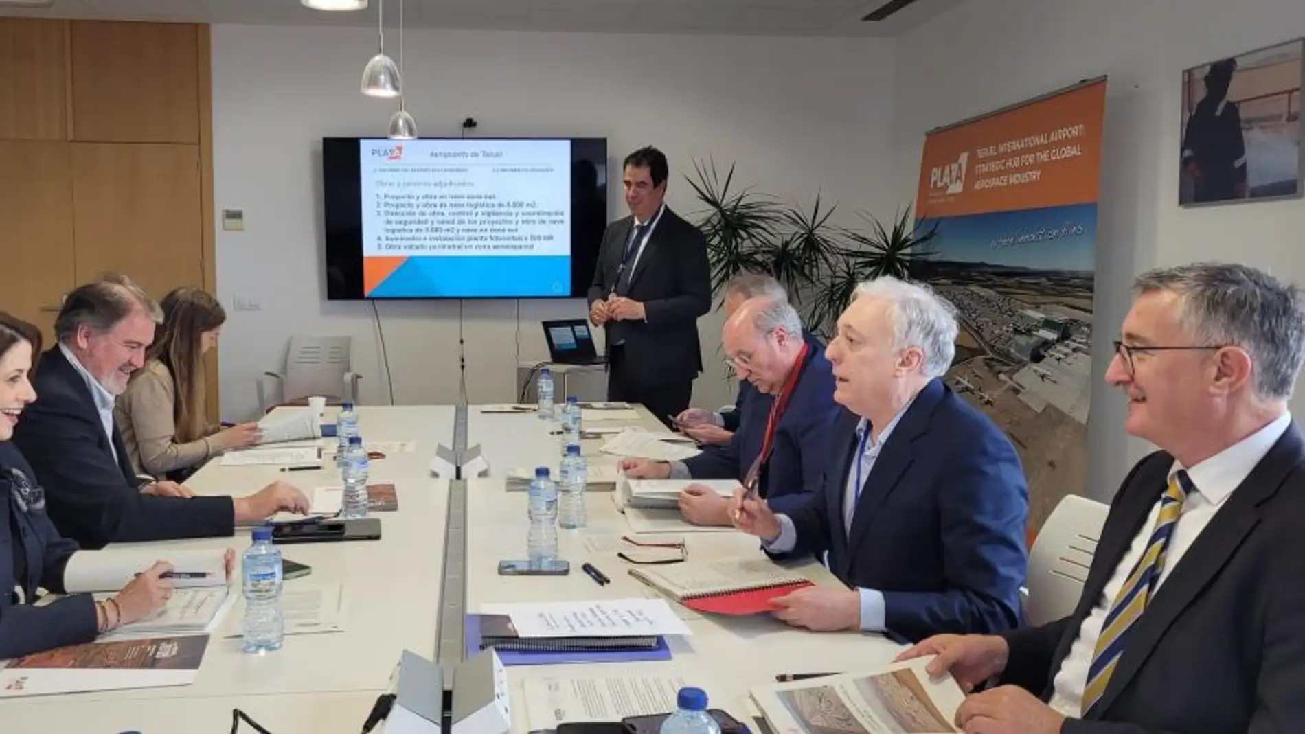 Reunión del consejo rector del aeropuerto de Teruel